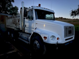 1995 Freightliner fl112 bogie tipper 400 hp m11 Cummins 13 speed 
