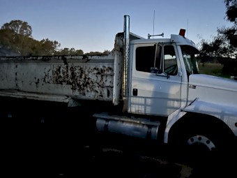 1995 Freightliner fl112 bogie tipper 400 hp m11 Cummins 13 speed 