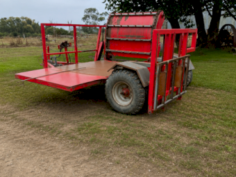 PA-MICK Bale Feeder