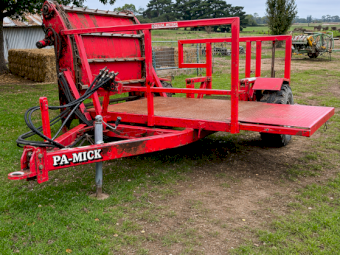PA-MICK Bale Feeder