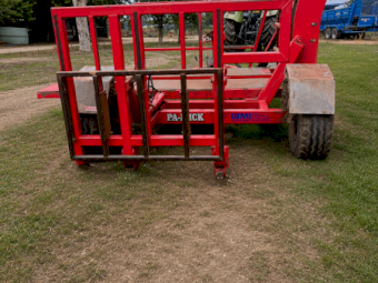 PA-MICK Bale Feeder