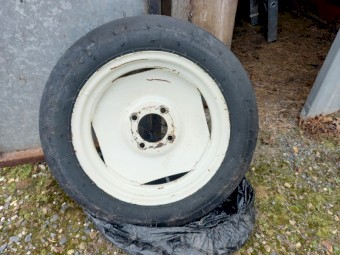 AgriBoss tractor, Front wheel and new tyre