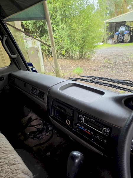 Nissan ud 245