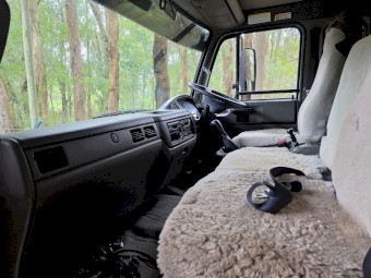 Nissan ud 245