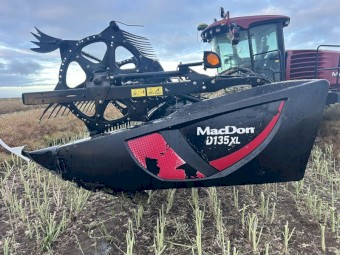 macdon d135XL