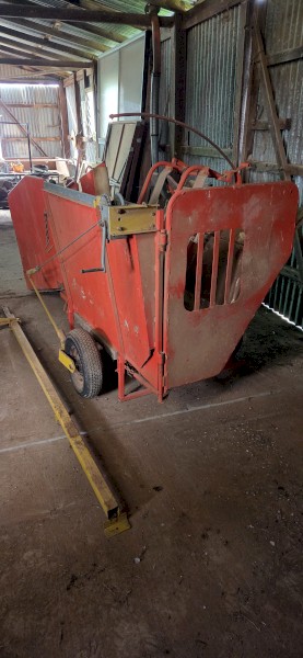 Hecton Mobile Sheep Handler