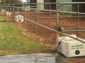 Rectangle 4ft Stockyard Water Trough . 130Lt capacity. Comes with float valve and float cover.