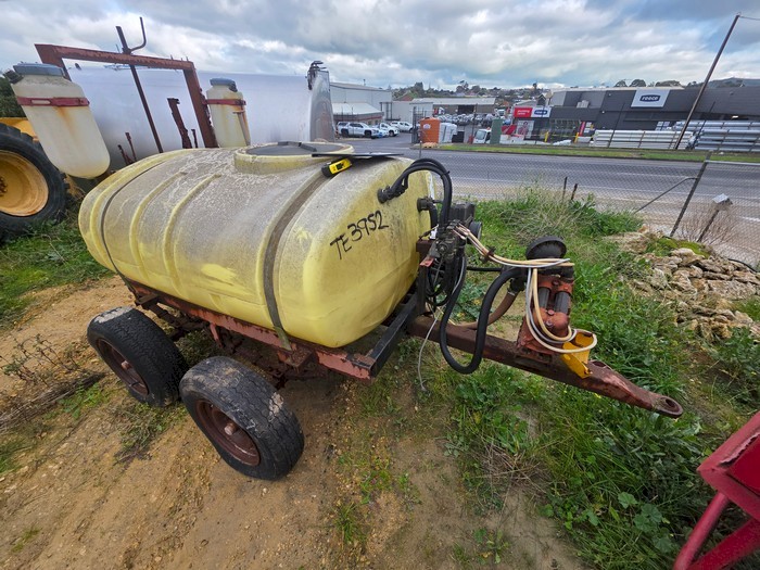 Hardi 1200 Litre Poly Tank on Trailer