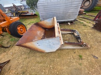 East West Engineering Hydraulic Dirt Bucket Forklift Attachment