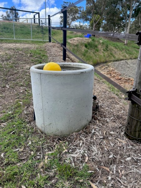 Round 2ft Diameter Water Trough for Cattle & Horses. 100Lt capacity.