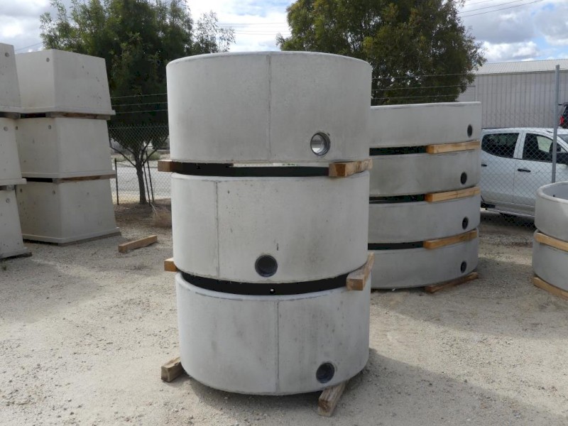 Round 4'4" Diameter Water Trough for Cattle, Horses. 660Lt capacity
