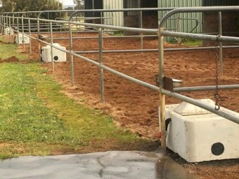 Rectangle 4ft Stockyard Water Trough . 130Lt capacity. Comes with float valve and float cover.