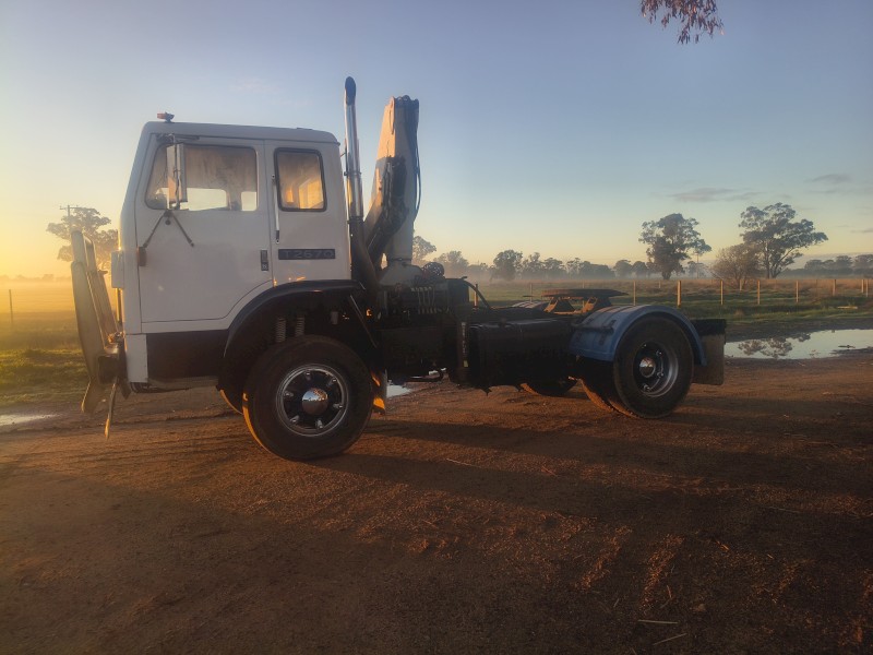 1988 International T-Line T2670 Prime Mover