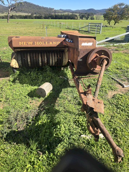 New Holland 275 Small Square Baler