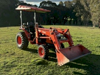 B3300SU Kubota Tractor 2016 450hrs