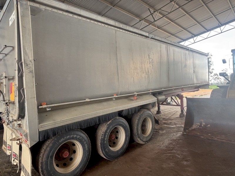2008 muscat tipping trailer 