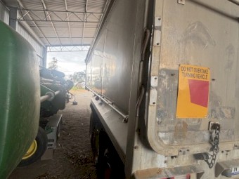 2008 muscat tipping trailer 