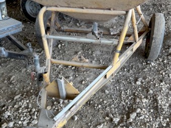 Mobile sheep feeder with actuator