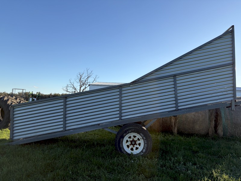 Strong mobile sheep loading ramp.