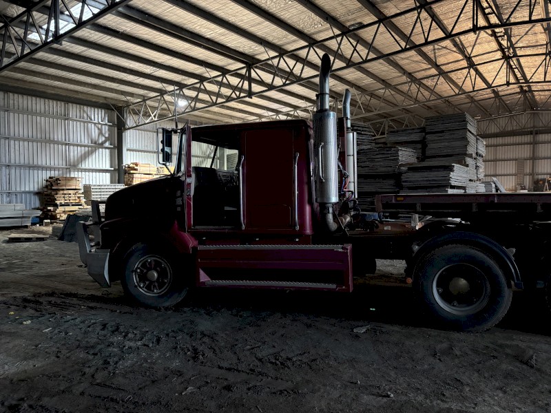 1993 International S-Line Prime Mover with 1986 Barker Tri Axle Semi Trailer