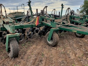 2013 AUSTIL 4500 planter