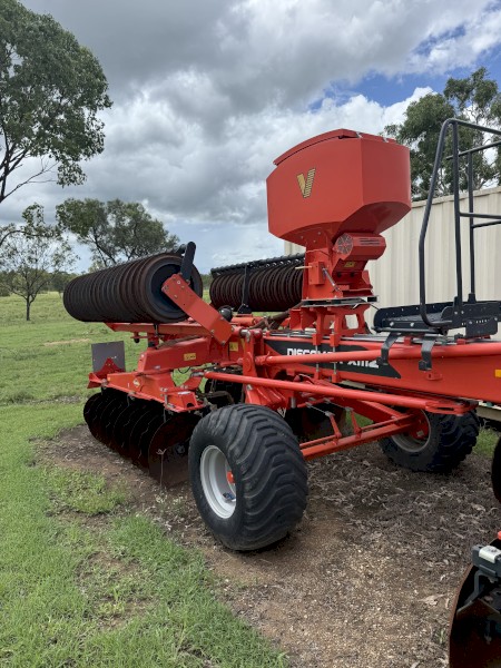 2020 Kuhn XM2 40 Offsets Planter with SH402E MX Hopper