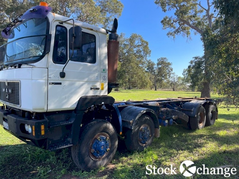 MAN 8 x 8 Support Truck