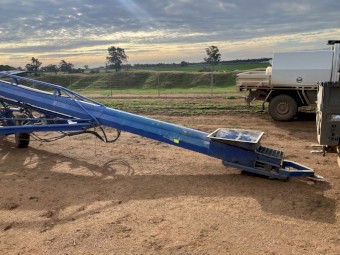 Farmson 50 foot grain shifter/belt conveyor