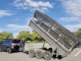 Tri-Axle TIPPER TRAILER with 900mm cage 2022