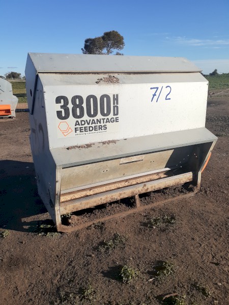 Advantage 3800HD feeder for sale. Currently being cleaned and will be ready to load onto our truck or trailer.