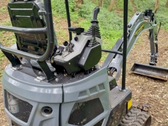 Jay-Hawk 1.4 tonne Excavator with Attachments