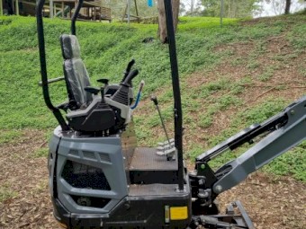 Jay-Hawk 1.4 tonne Excavator with Attachments