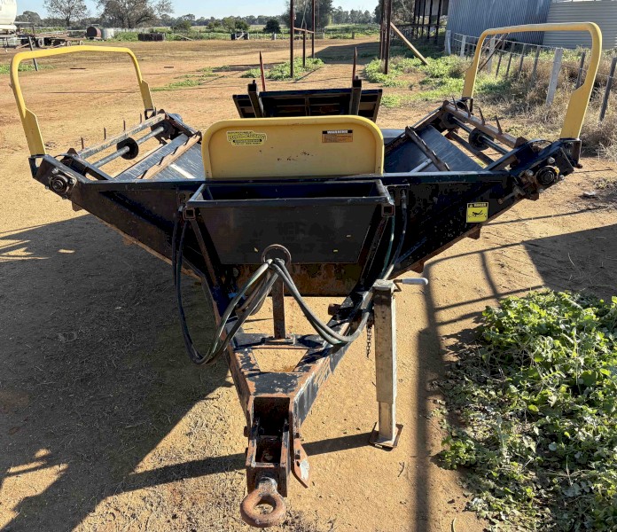 Boomerang Twin Bale Feeder