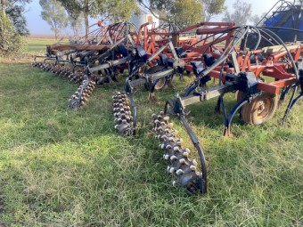 NH (Flexicoil) SC 180 & Morris Concept 2000 Air Seeder