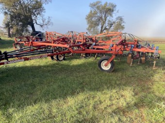 NH (Flexicoil) SC 180 & Morris Concept 2000 Air Seeder