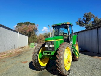 John Deere 7410 