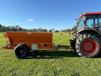 Agware AC3006 Approx. 2-Tonne Hydraulic Belt Fertiliser Spreader — Exceptional Condition