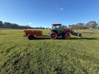Agware AC3006 Approx. 2-Tonne Hydraulic Belt Fertiliser Spreader — Exceptional Condition