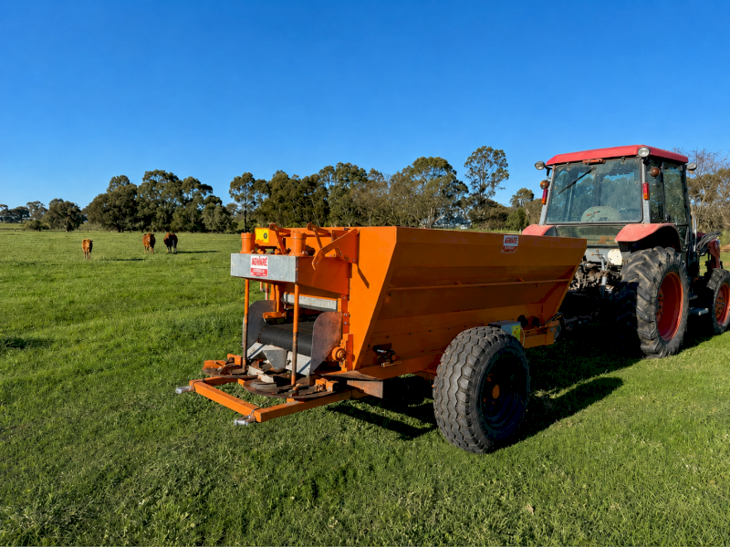 Agware AC3006 Approx. 2-Tonne Hydraulic Belt Fertiliser Spreader — Exceptional Condition