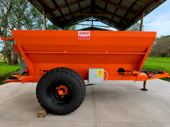 Agware AC3006 Approx. 2-Tonne Hydraulic Belt Fertiliser Spreader — Exceptional Condition