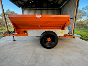 Agware AC3006 Approx. 2-Tonne Hydraulic Belt Fertiliser Spreader — Exceptional Condition