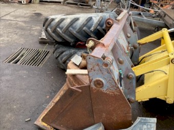 Wrecking New Holland Backhoe LB110 4WD Backhoe