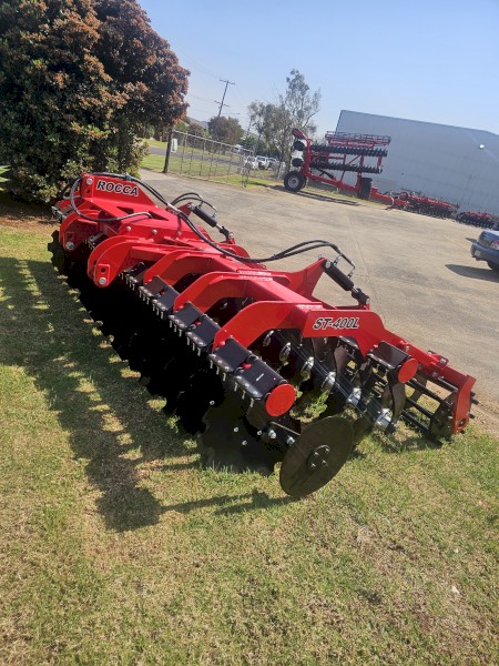 ROCCA Compact Speed Discs 4m Cutting Width Model ST-400L With 2 Hydraulic Crumble Rollers
