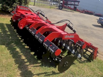 ROCCA Compact Speed Discs 4m Cutting Width Model ST-400L With 2 Hydraulic Crumble Rollers