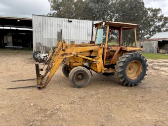 Renault 551 front end loader runs well power steering hayforks bucket and rear counterweight 