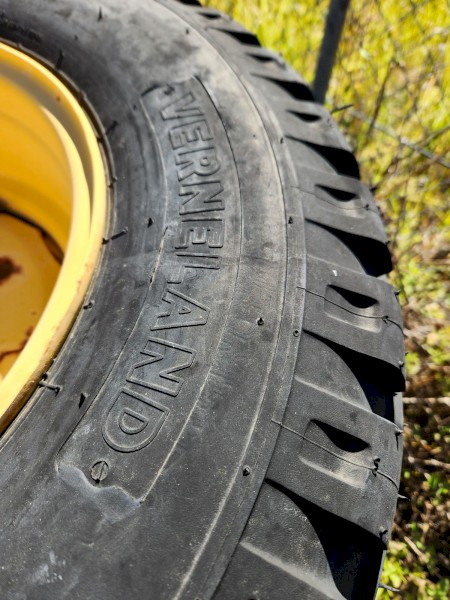 Wrapper 290/80-389 Tyres and Rims