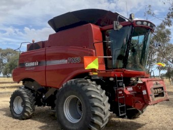 2011 Case IH 7088 Header with 40Ft 2152 Front