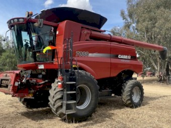 2011 Case IH 7088 Header with 40Ft 2152 Front