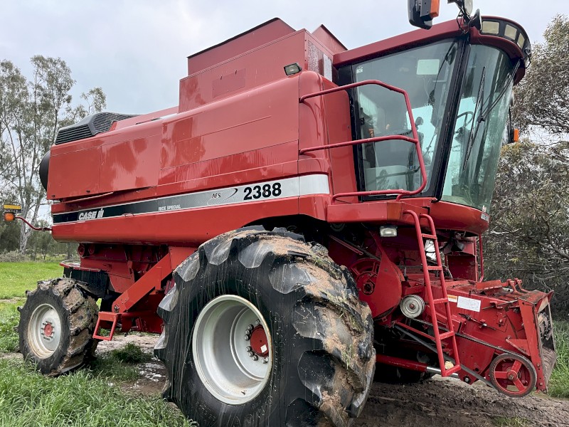 2002 Case IH 2388 Rice Special Header with Front and Trailer