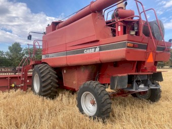 1997 Case IH Header 2166 with 30ft 1010 Front